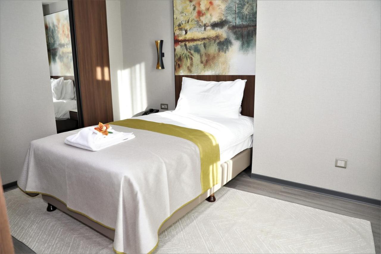 Limak Skopje Luxury Hotel Extérieur photo A single bed