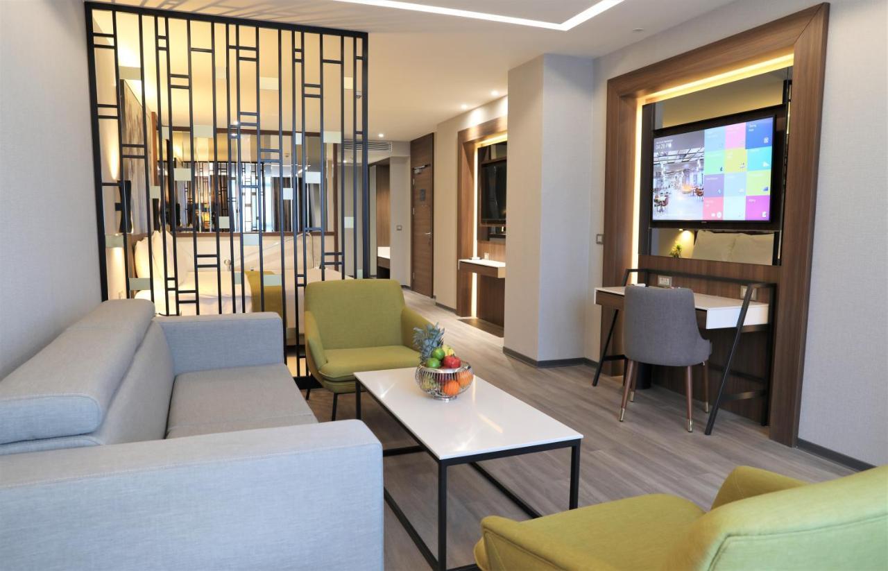 Limak Skopje Luxury Hotel Extérieur photo Suite