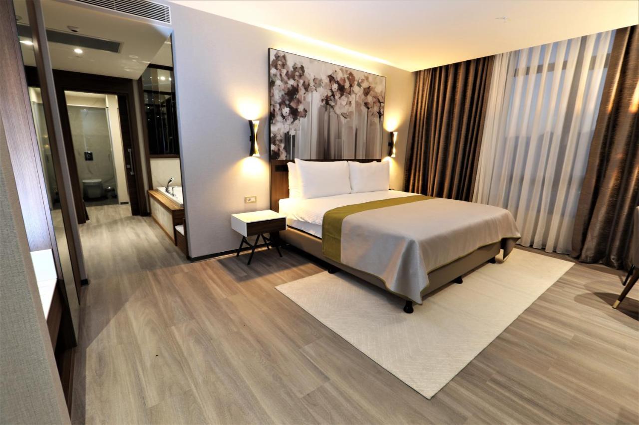 Limak Skopje Luxury Hotel Extérieur photo A bedroom at the hotel