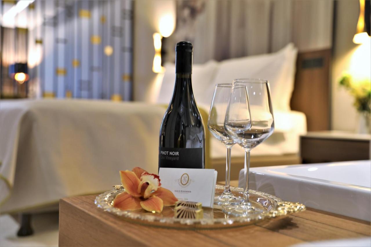 Limak Skopje Luxury Hotel Extérieur photo A bottle of wine and a glass