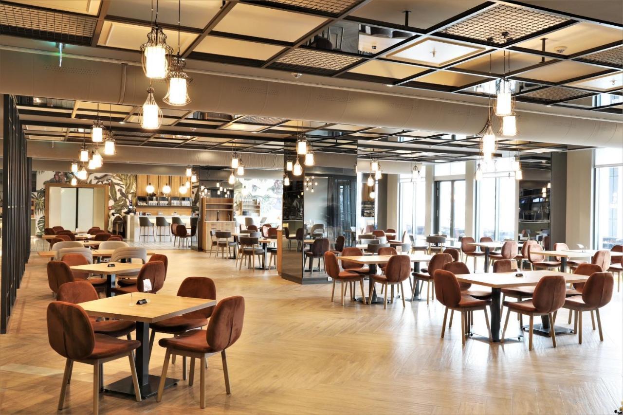 Limak Skopje Luxury Hotel Extérieur photo The lounge at Haneda Airport