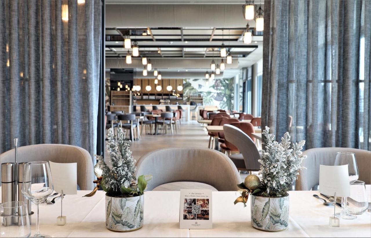 Limak Skopje Luxury Hotel Extérieur photo The lounge at the airport