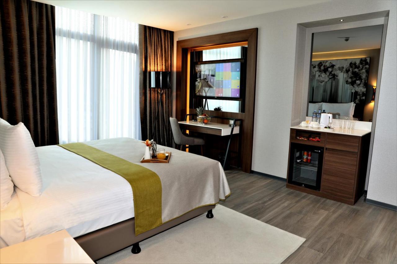 Limak Skopje Luxury Hotel Extérieur photo A room at the hotel